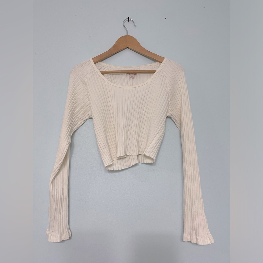 White long sleeve crop top